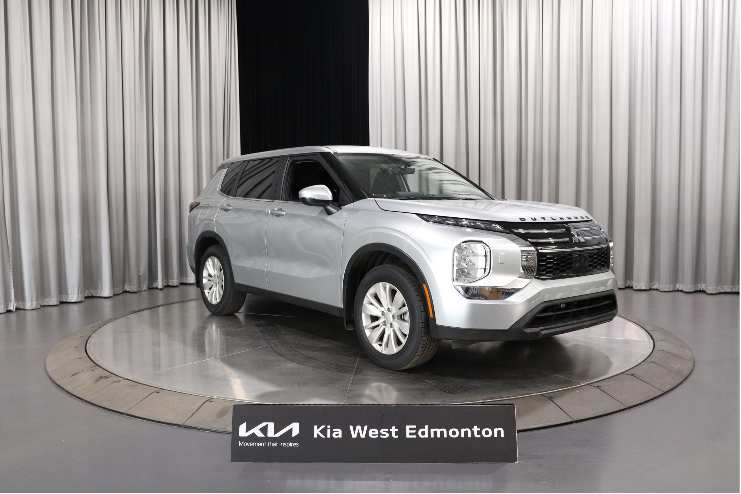 Silver 2025 Mitsubishi Outlander SUV / Crossover Front-Wheel Drive Continuously Variable Transmission