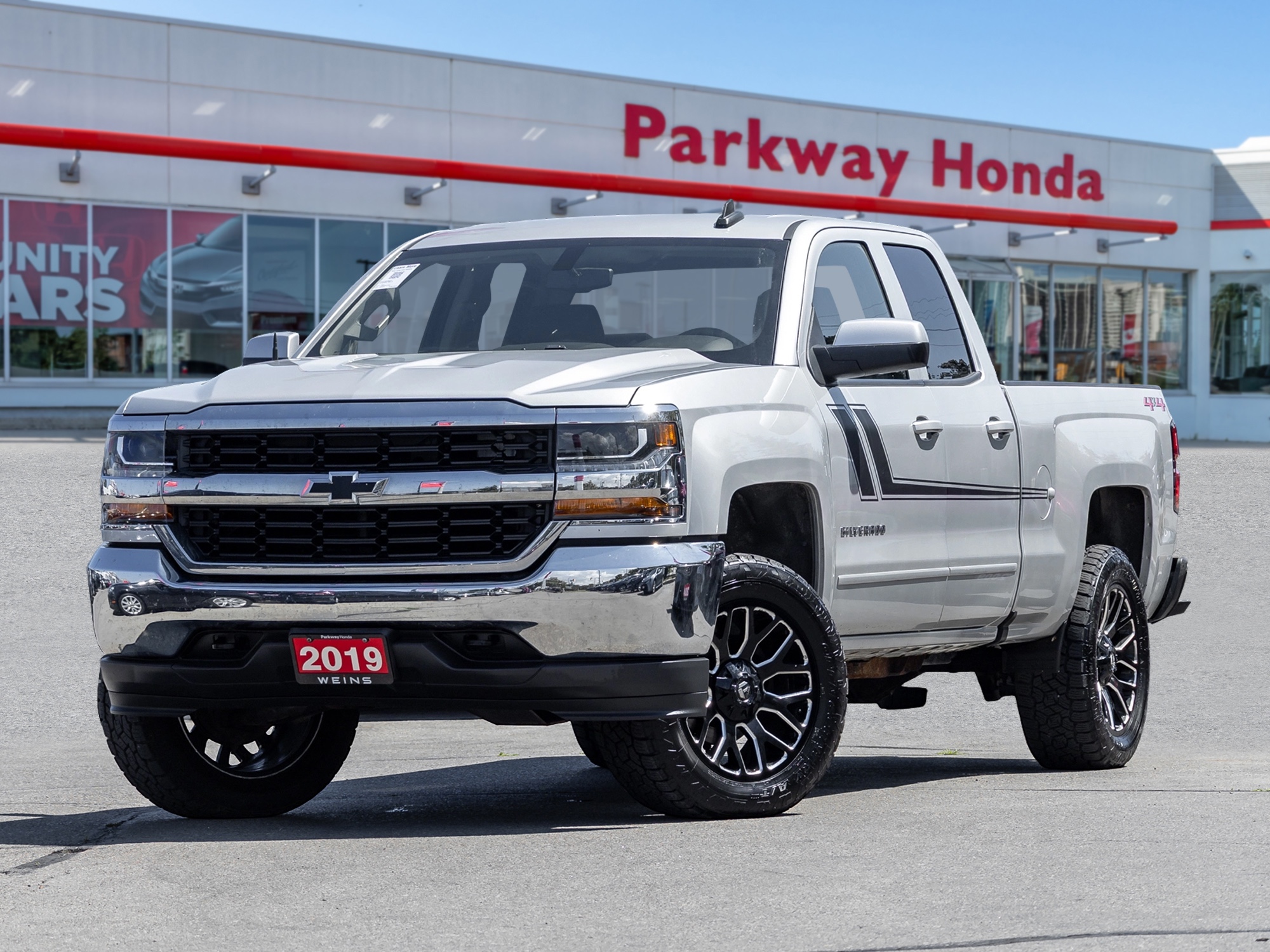 White 2019 Chevrolet Silverado 1500 Pickup Truck Four-Wheel Drive 6-Speed Automatic