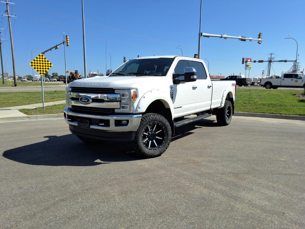 White 2019 Ford F-350 Super Duty Pickup Truck Four-Wheel Drive 6-Speed Automatic