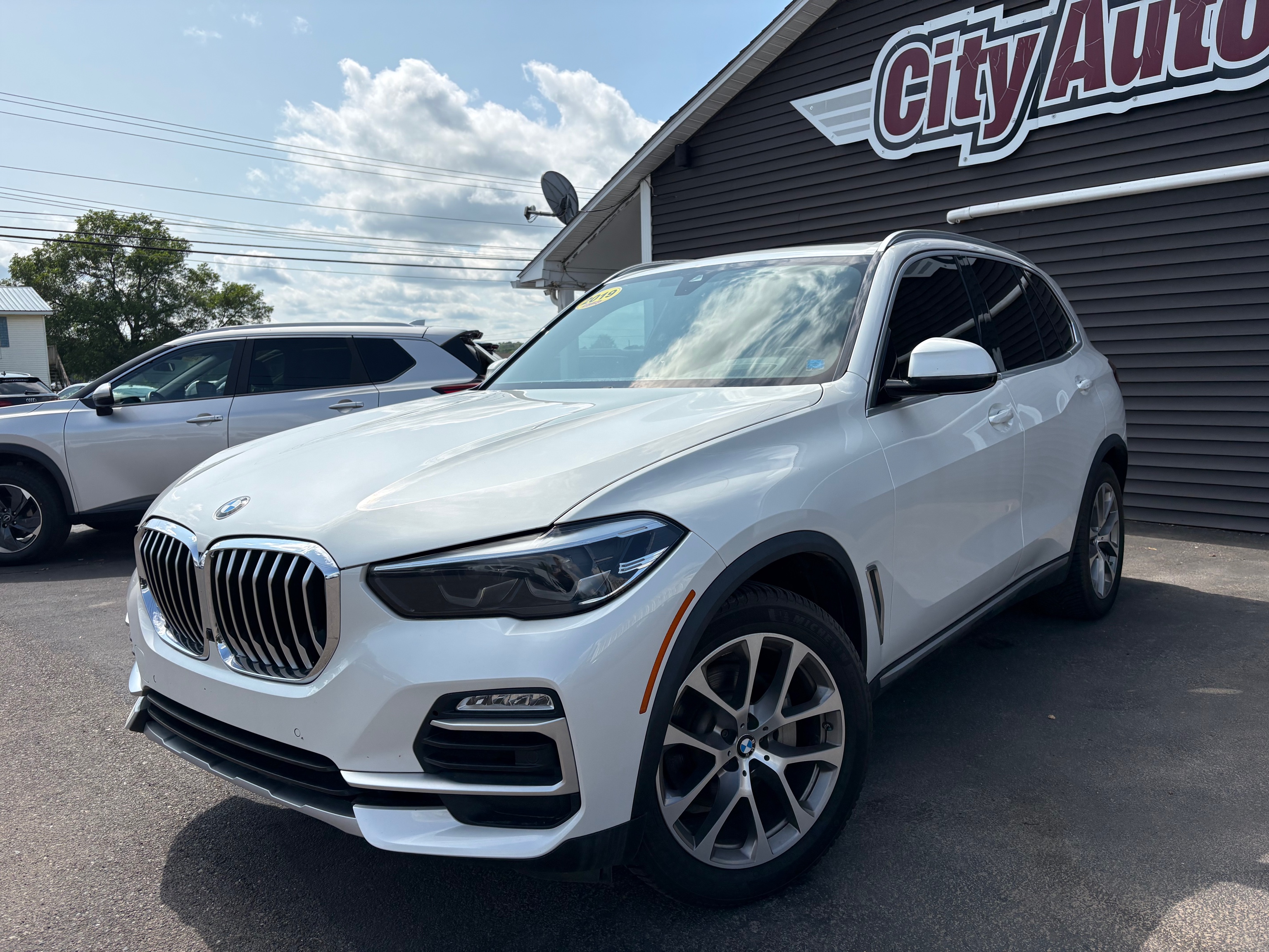 White 2019 BMW X5 SUV / Crossover All-Wheel Drive 8-Speed Automatic