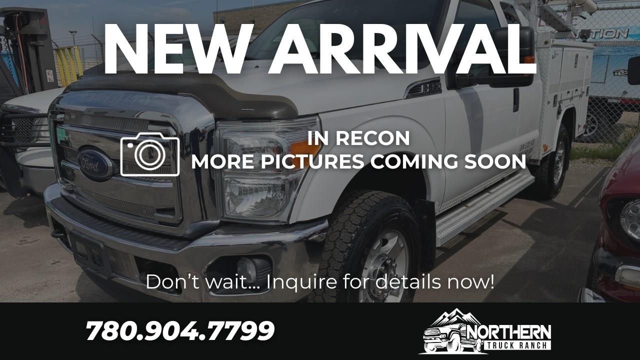 White 2016 Ford F-350 Super Duty Pickup Truck Four-Wheel Drive 6-Speed Automatic
