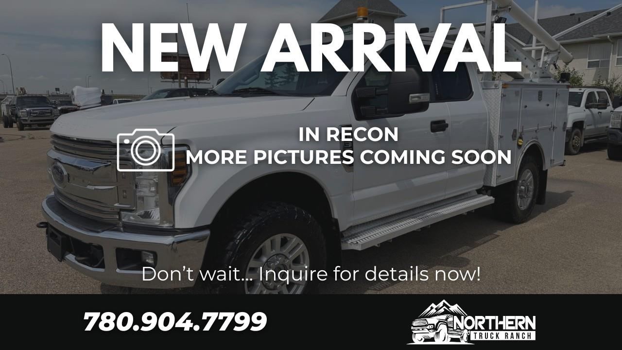 White 2018 Ford F-350 Super Duty Pickup Truck Four-Wheel Drive 6-Speed Automatic