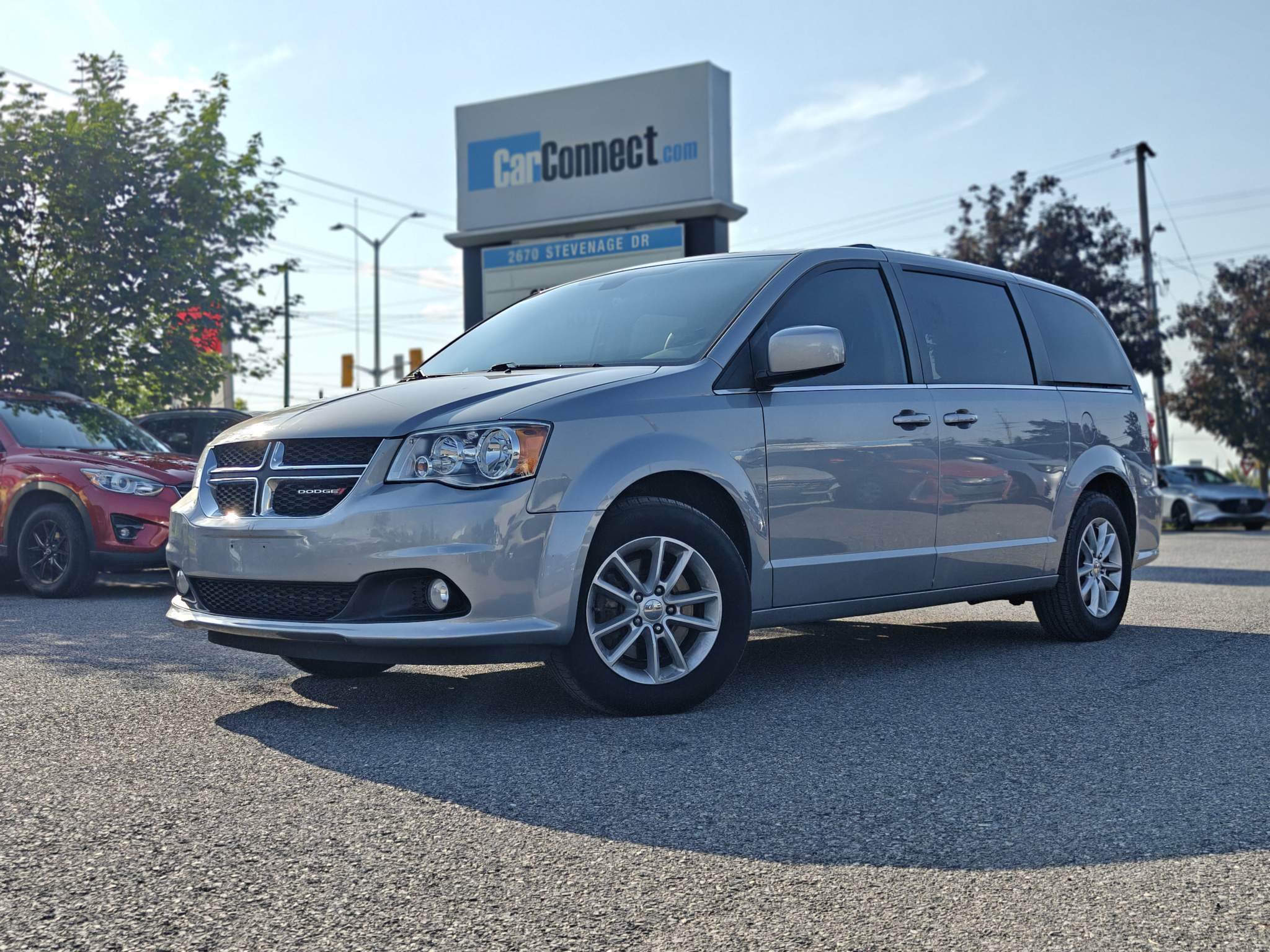 Gray 2018 Dodge Grand Caravan Minivan Front-Wheel Drive 6-Speed Automatic