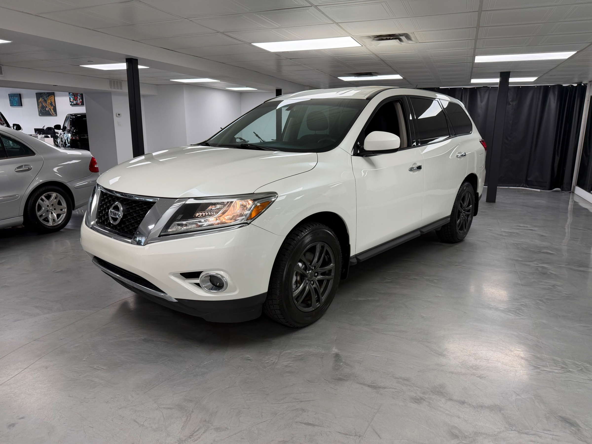 White 2015 Nissan Pathfinder SUV / Crossover Four-Wheel Drive Continuously Variable Transmission