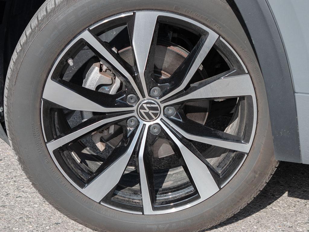 used 2025 Volkswagen Atlas Cross Sport car, priced at $53,697
