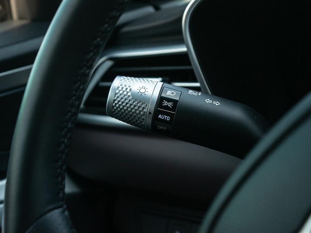 used 2025 Genesis G70 car