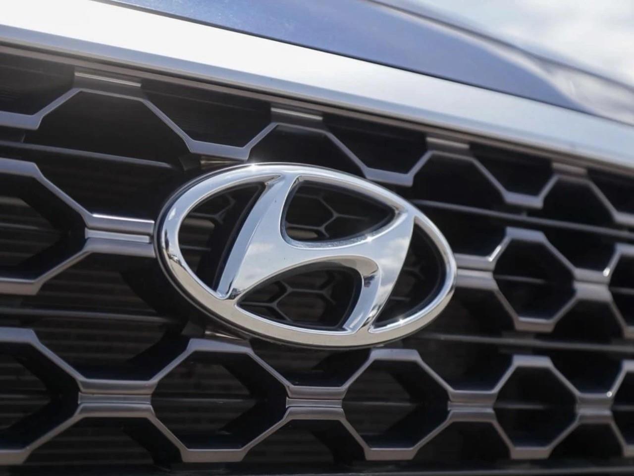 used 2019 Hyundai Santa Fe car, priced at $20,697