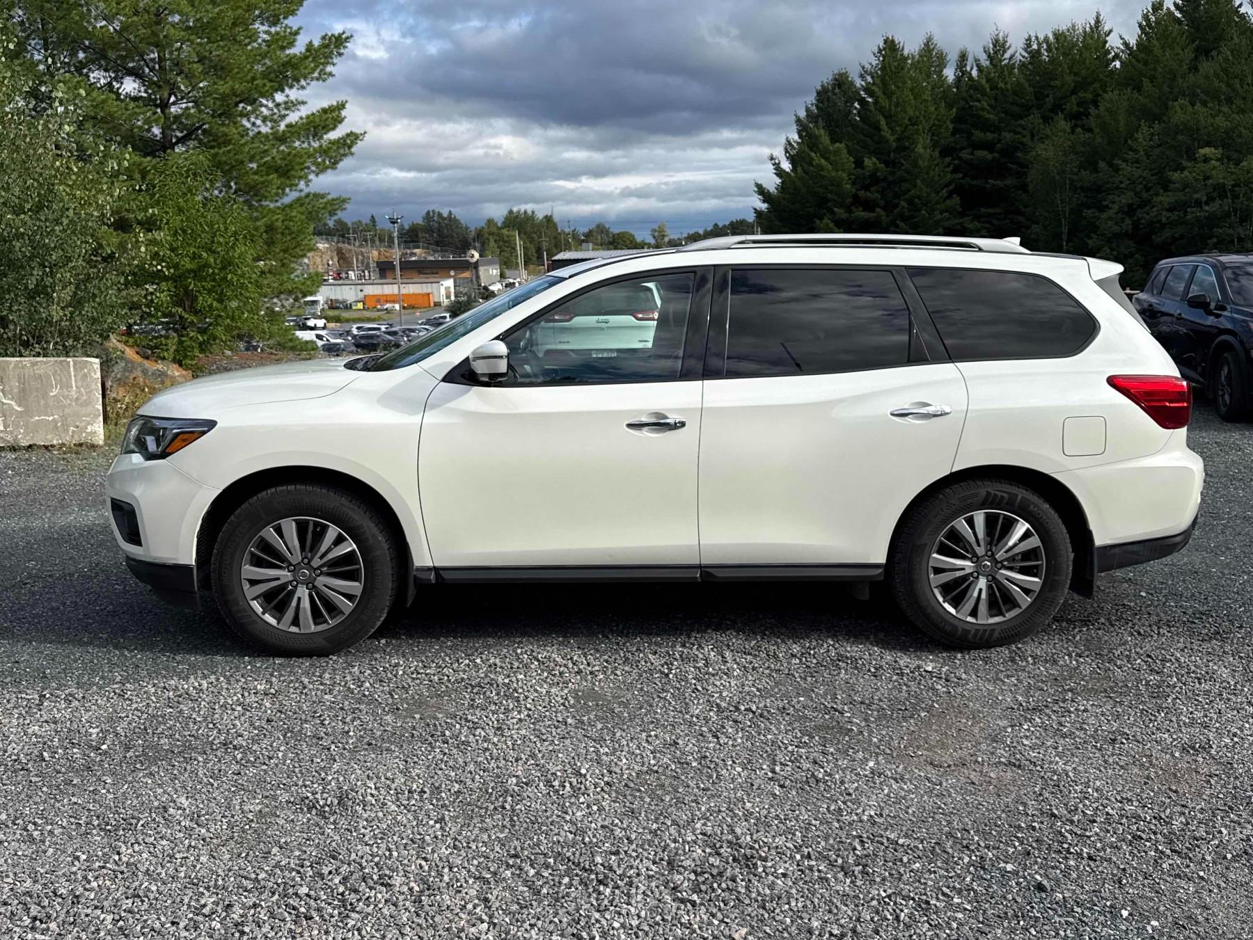 White 2020 Nissan Pathfinder SUV / Crossover  Continuously Variable Transmission