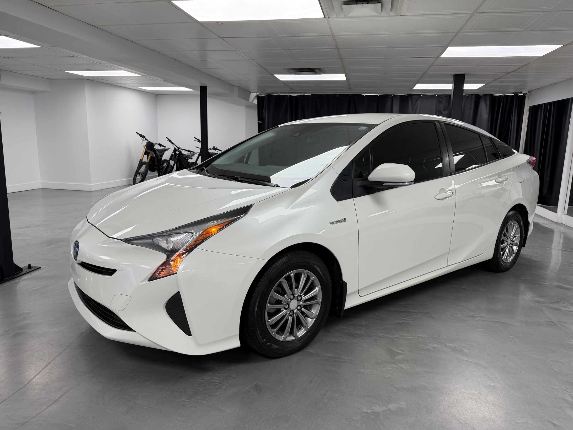 White 2018 Toyota Prius Hatchback Continuously Variable Transmission