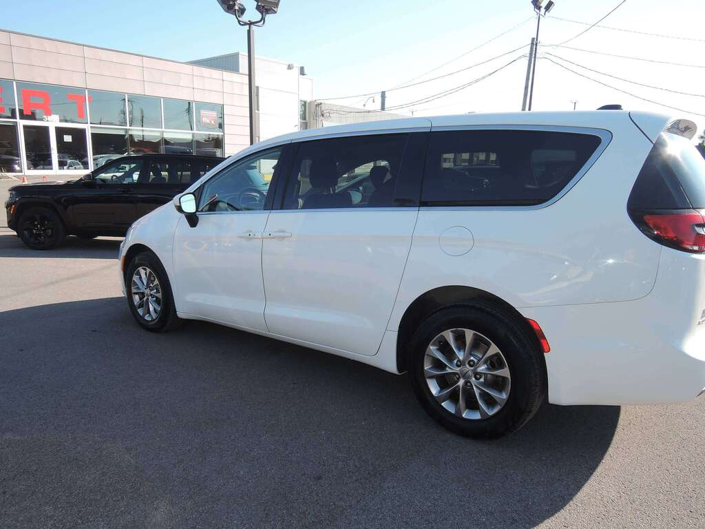 2023 Chrysler Pacifica