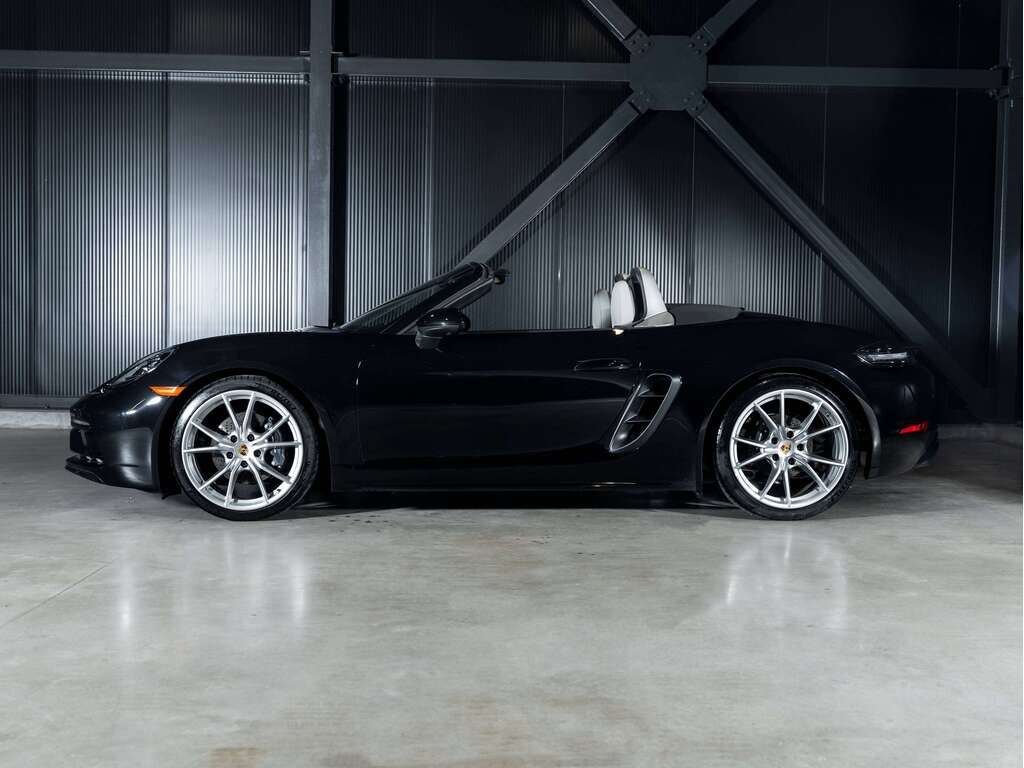 2025 Porsche 718