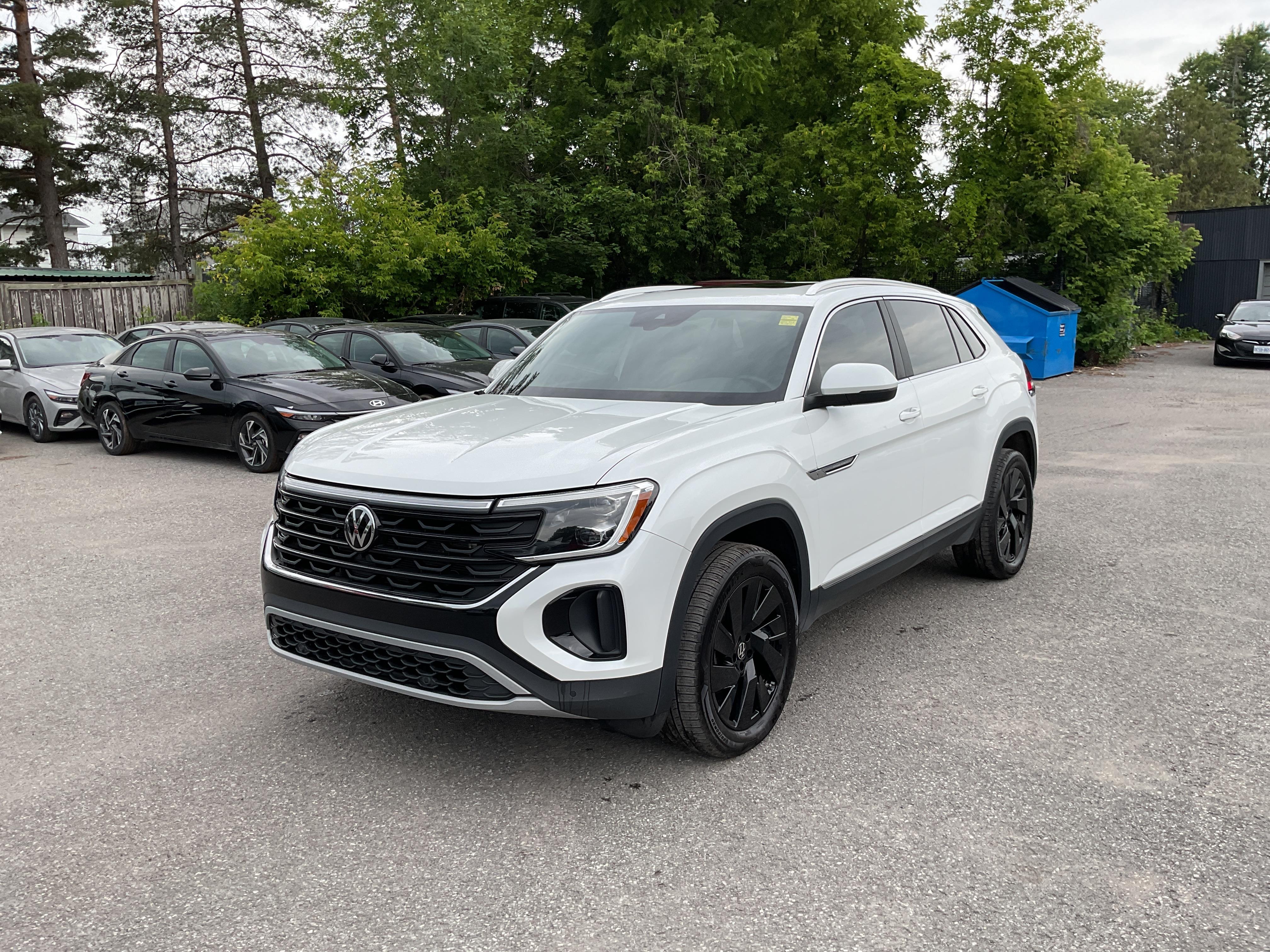 White 2024 Volkswagen Atlas Cross Sport SUV / Crossover 8-Speed Automatic