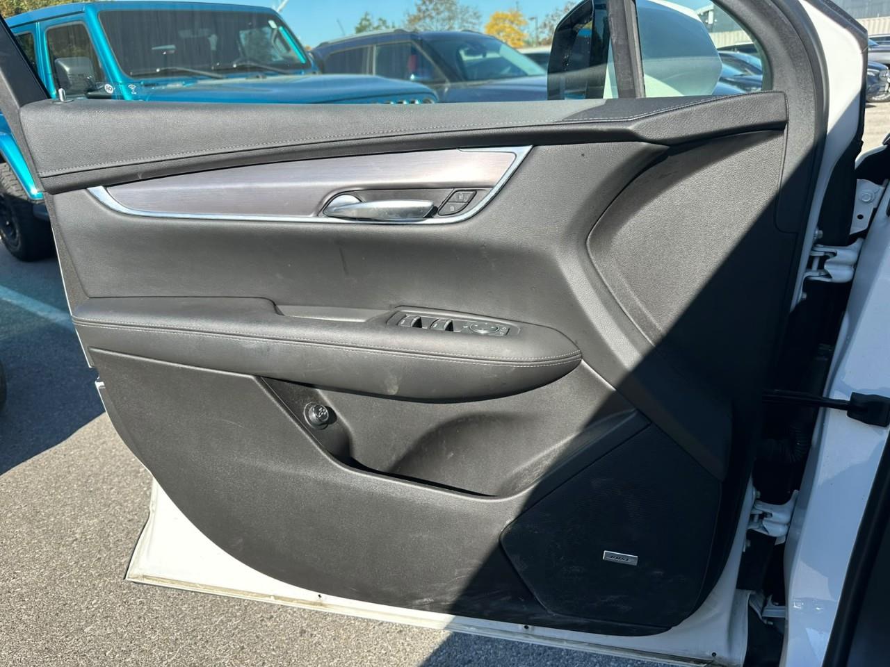 used 2022 Cadillac XT5 car, priced at $33,499