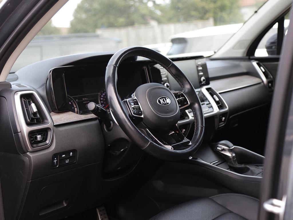 used 2021 Kia Sorento car, priced at $30,697