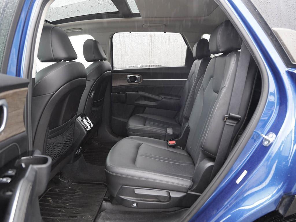 used 2023 Kia Sorento car, priced at $34,697