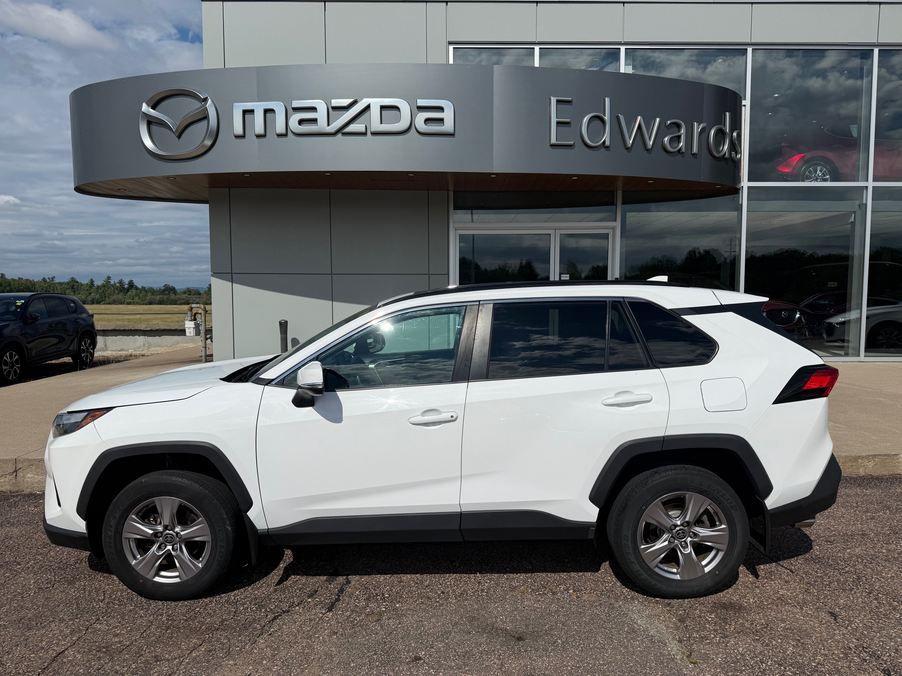  2022 Toyota RAV4 XLE AWD   