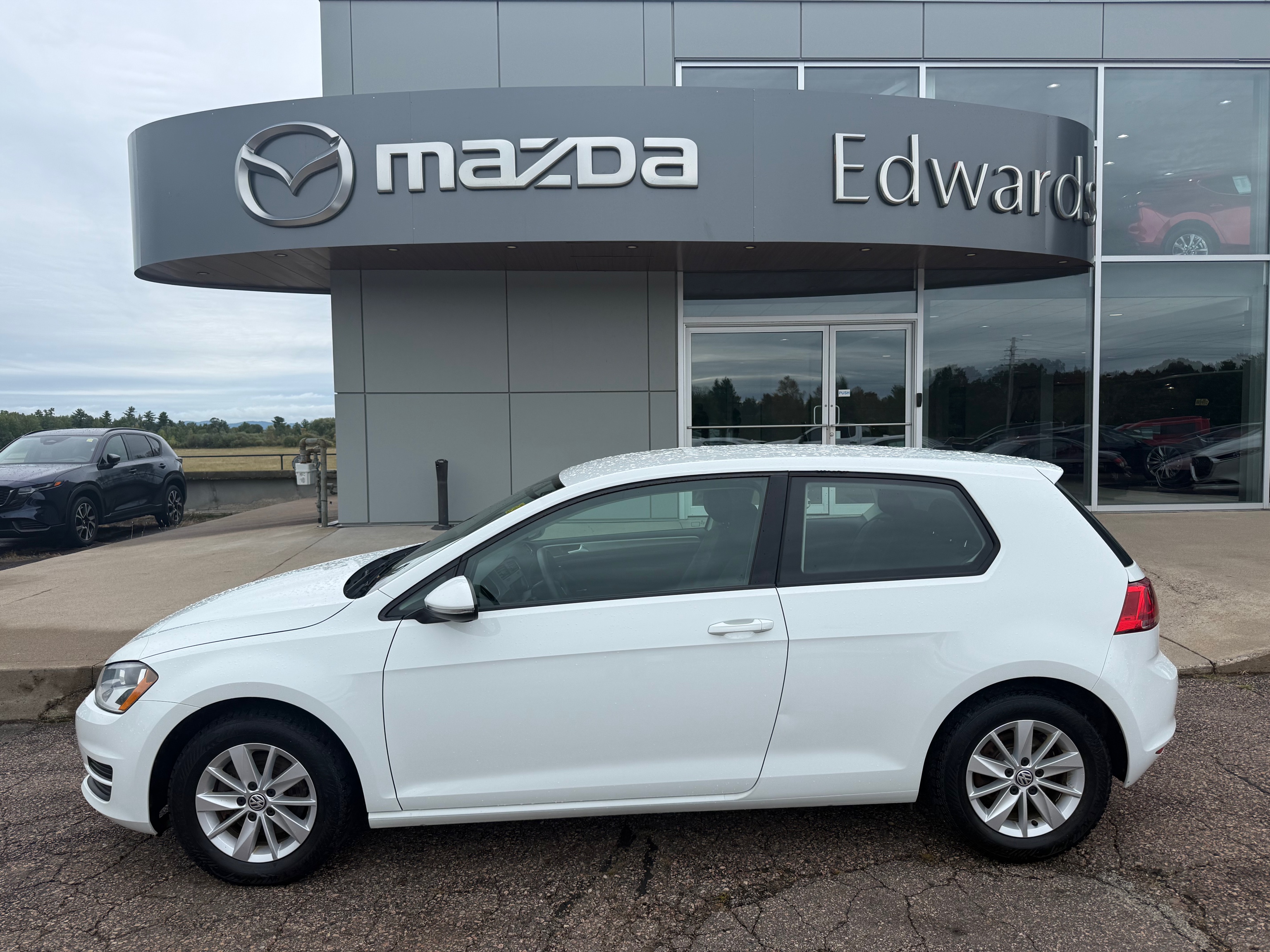 White 2017 Volkswagen Golf Hatchback  5-Speed Manual