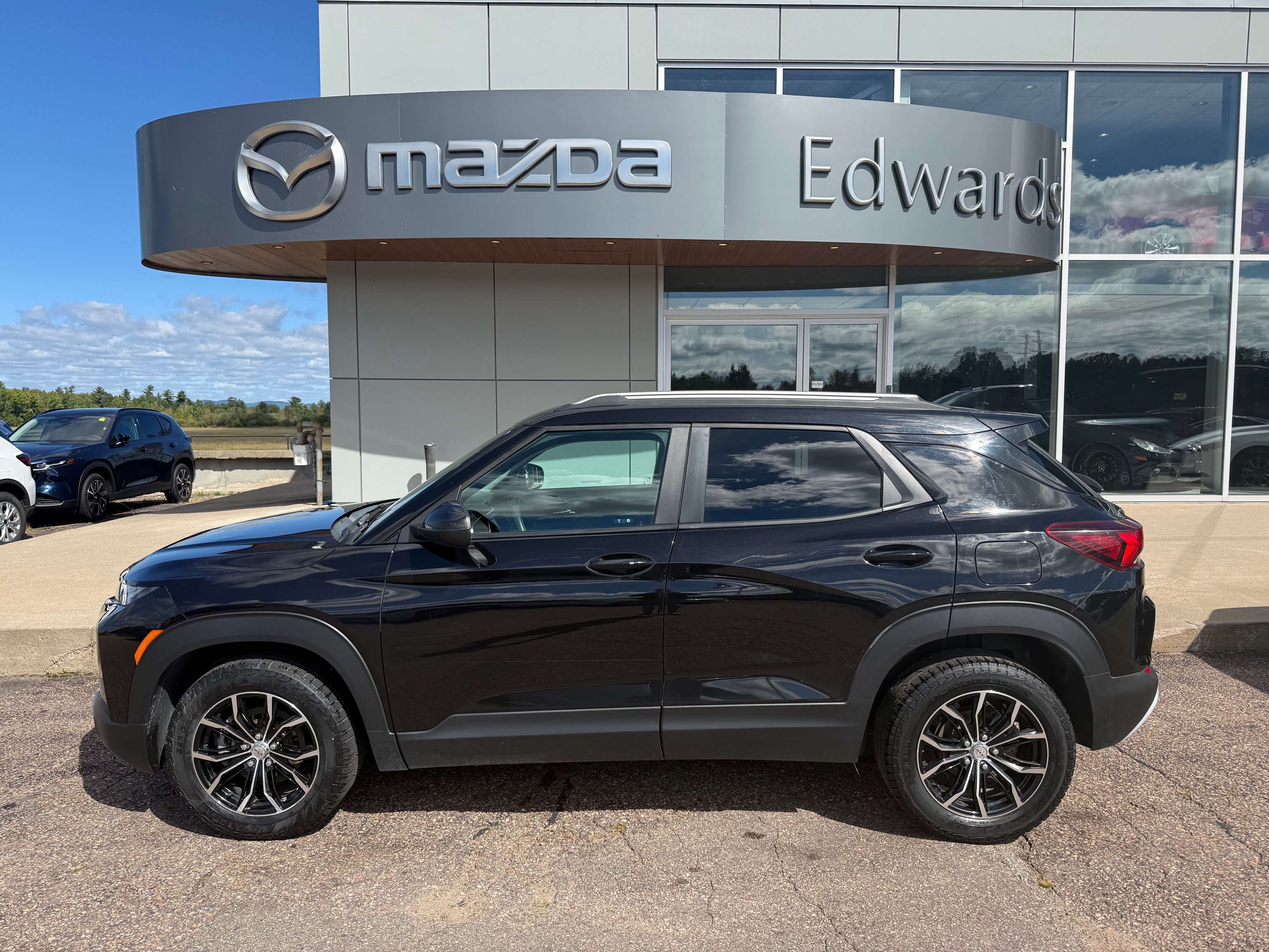 Black 2021 Chevrolet Trailblazer SUV / Crossover Four-Wheel Drive 9-Speed Automatic