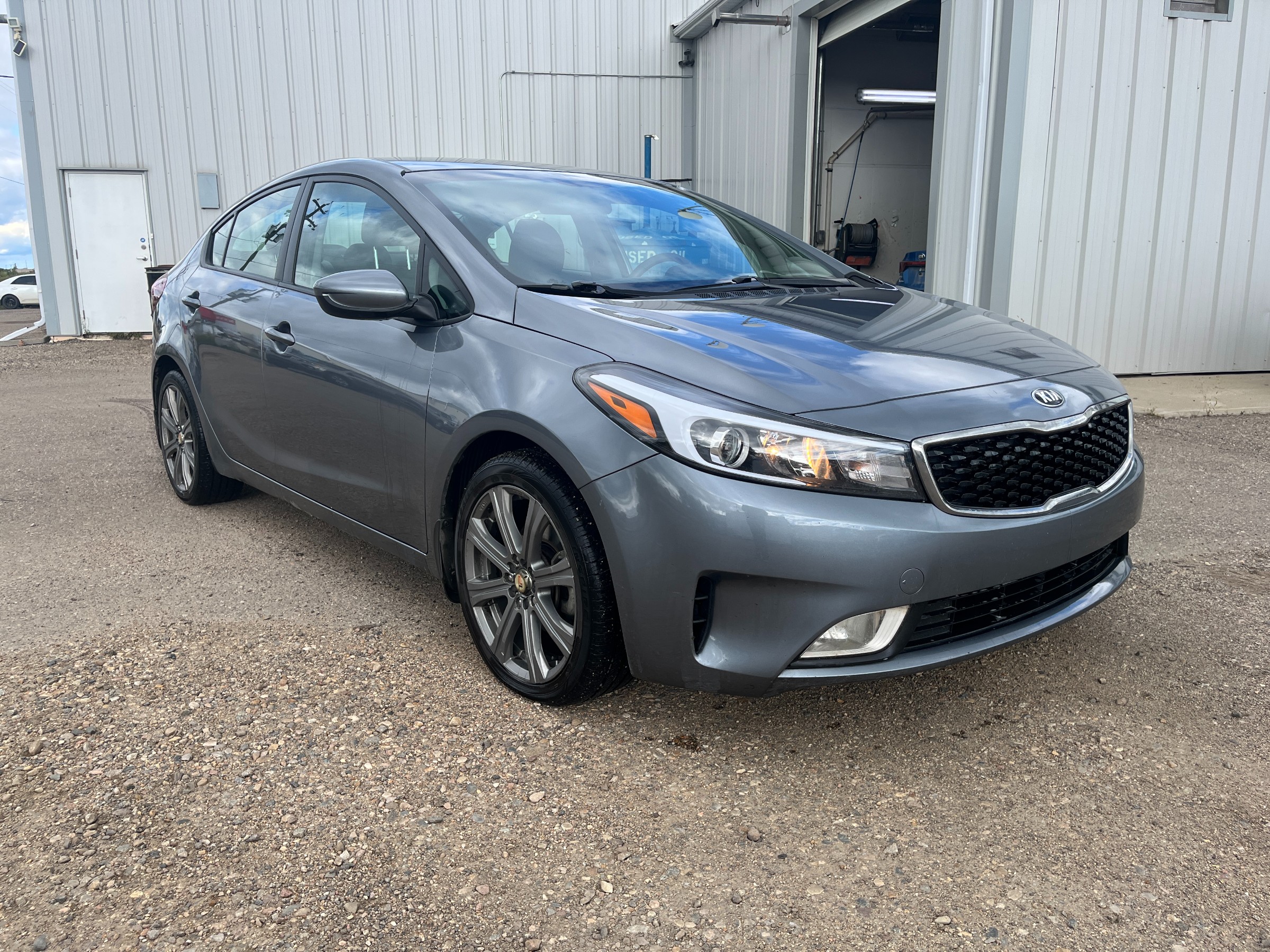 Gray 2017 Kia Forte Sedan Front-Wheel Drive 6-Speed Automatic
