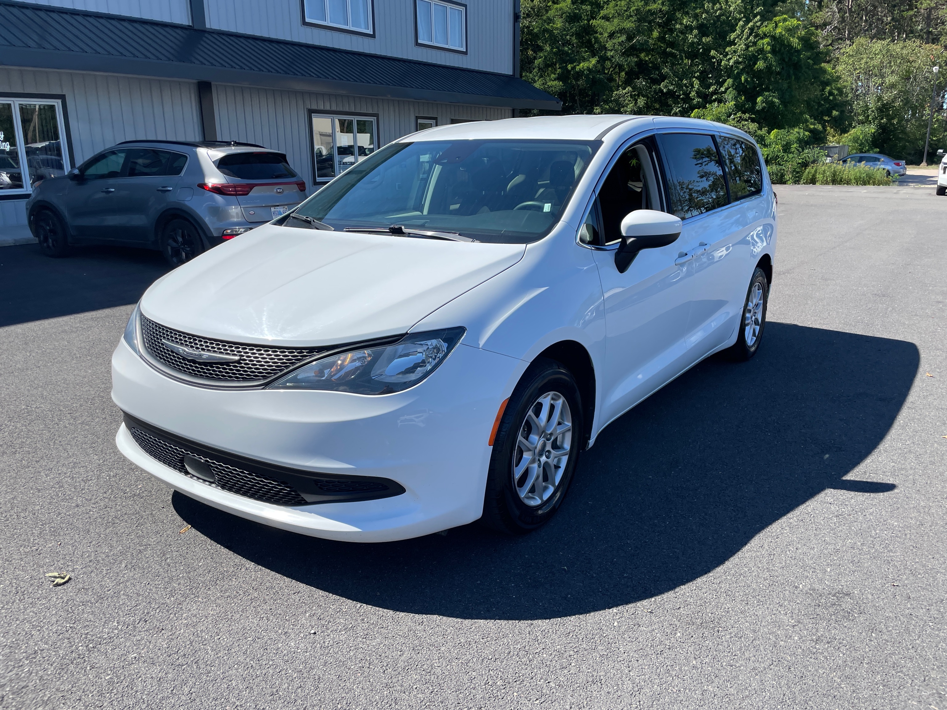 White 2023 Chrysler Grand Caravan Minivan  9-Speed Automatic