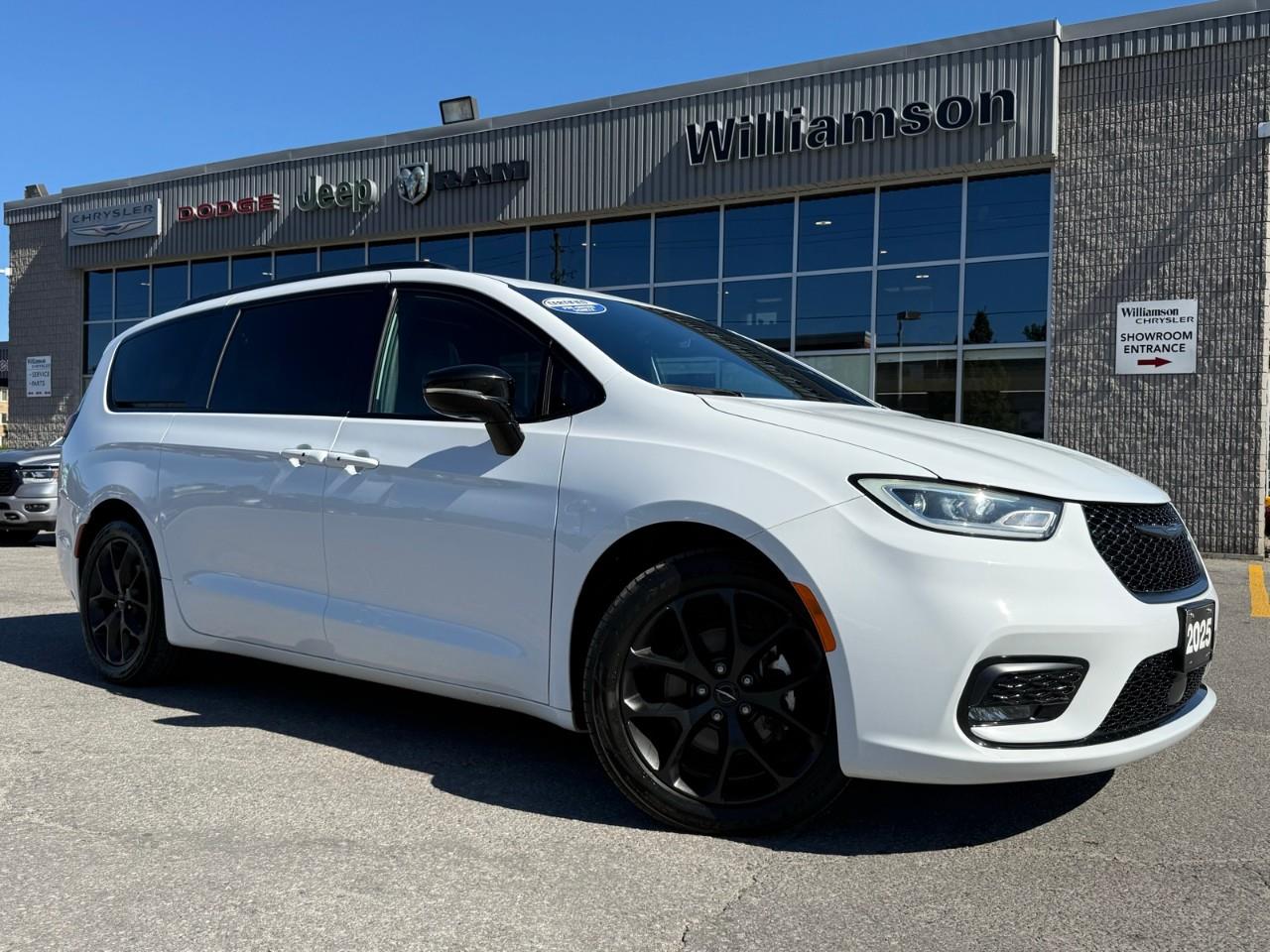 White 2025 Chrysler Pacifica Minivan Front-Wheel Drive 9-Speed Automatic