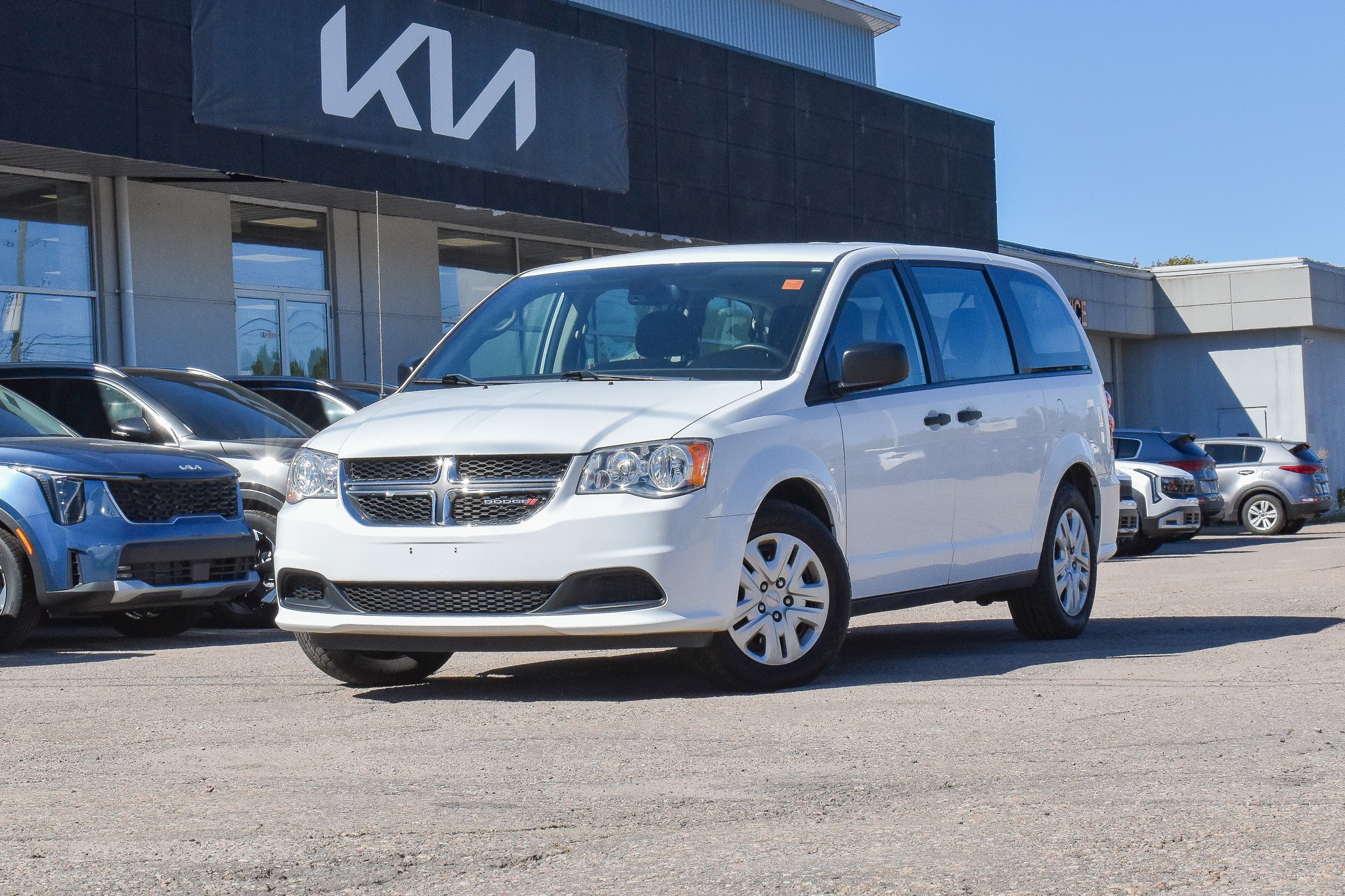 White 2018 Dodge Grand Caravan Minivan Front-Wheel Drive 6-Speed Automatic