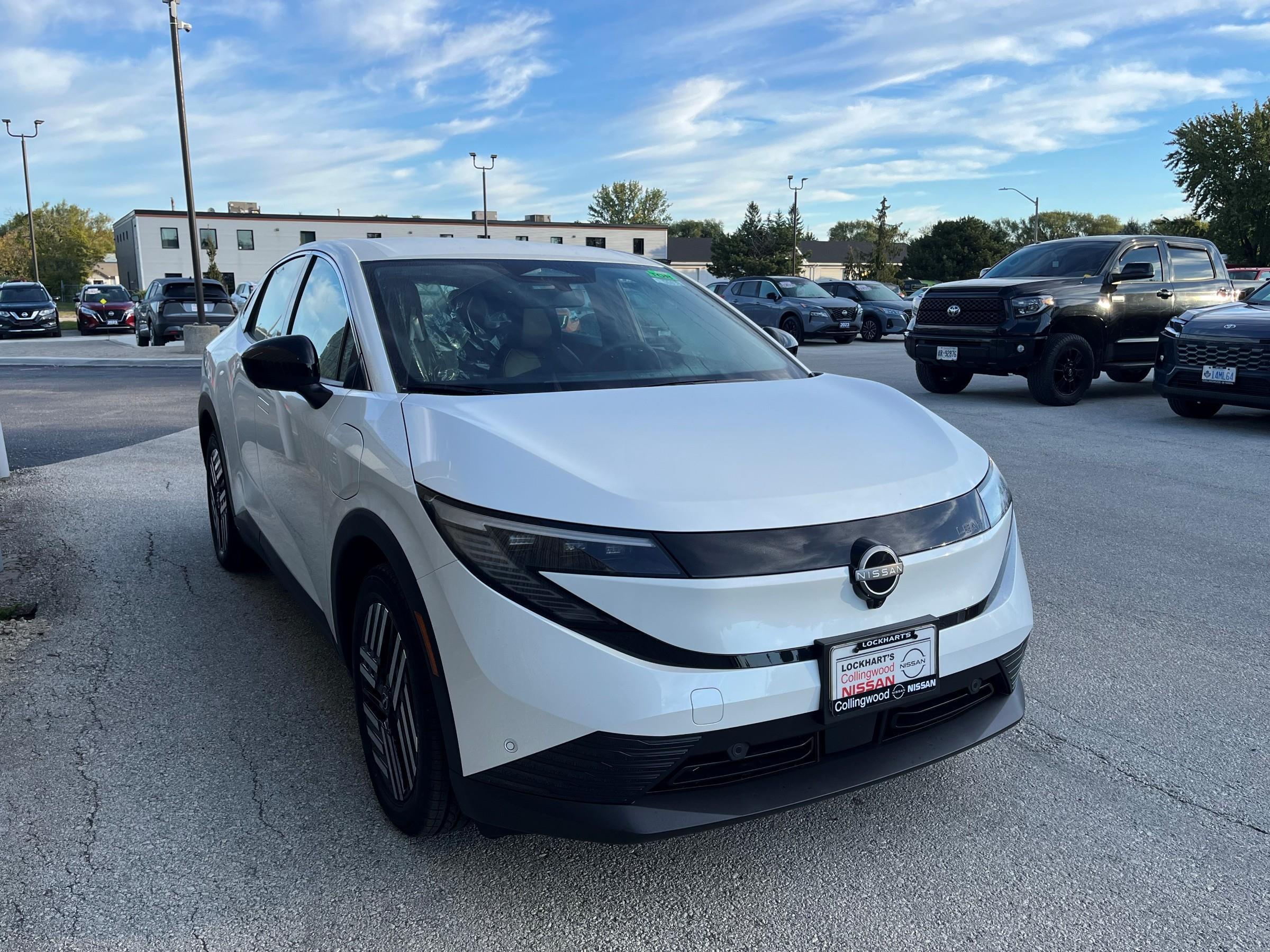 White 2027 Nissan LEAF SUV / Crossover  Automatic