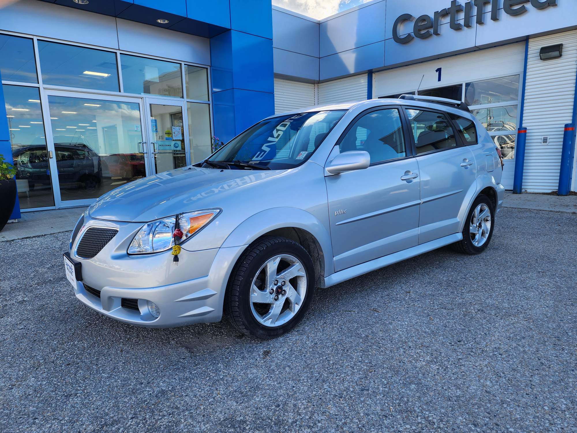 Silver 2006 Pontiac Vibe Hatchback Front-Wheel Drive 5-Speed Manual