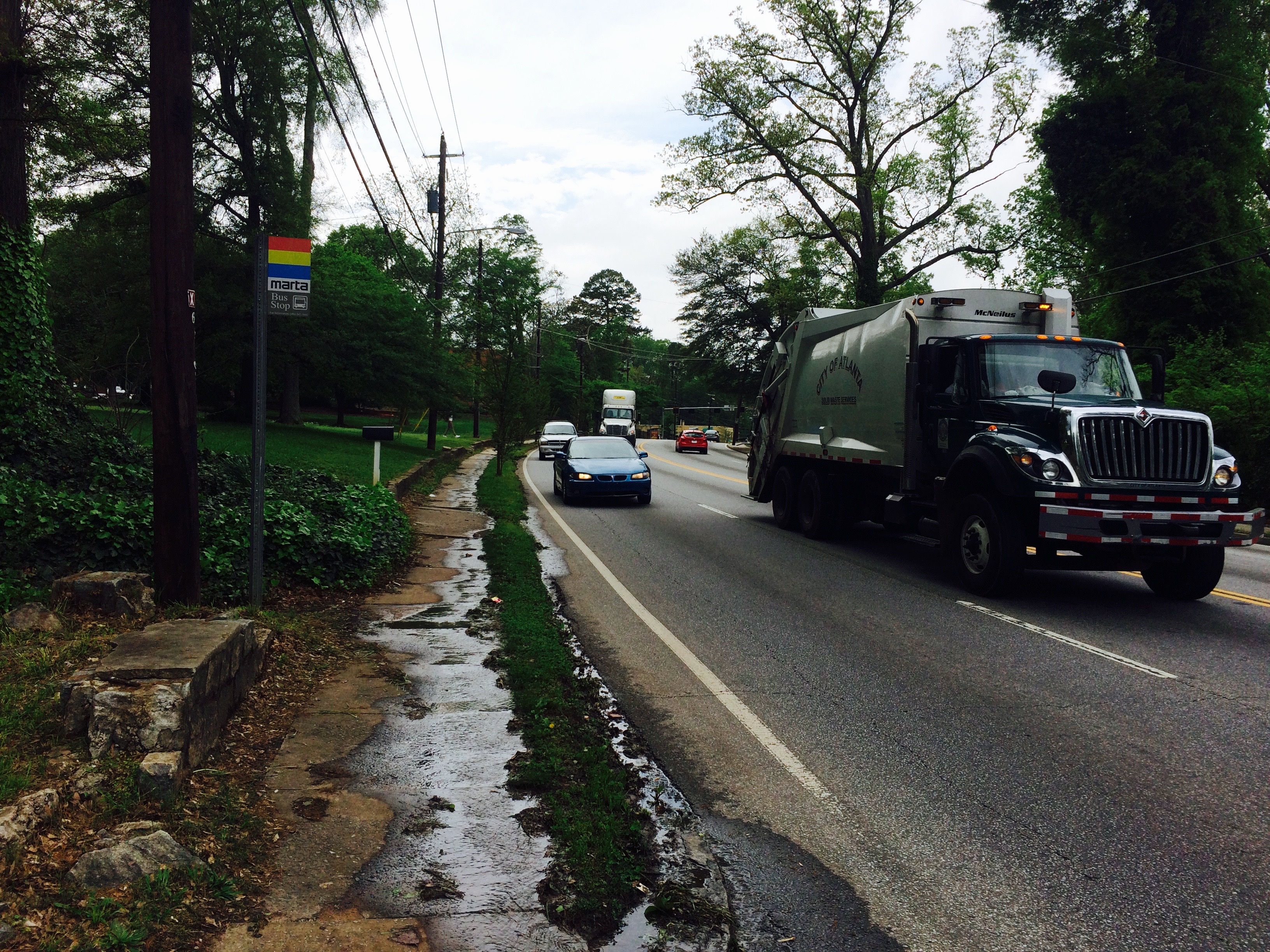 Donald Lee Hollowell Parkway, MARTA