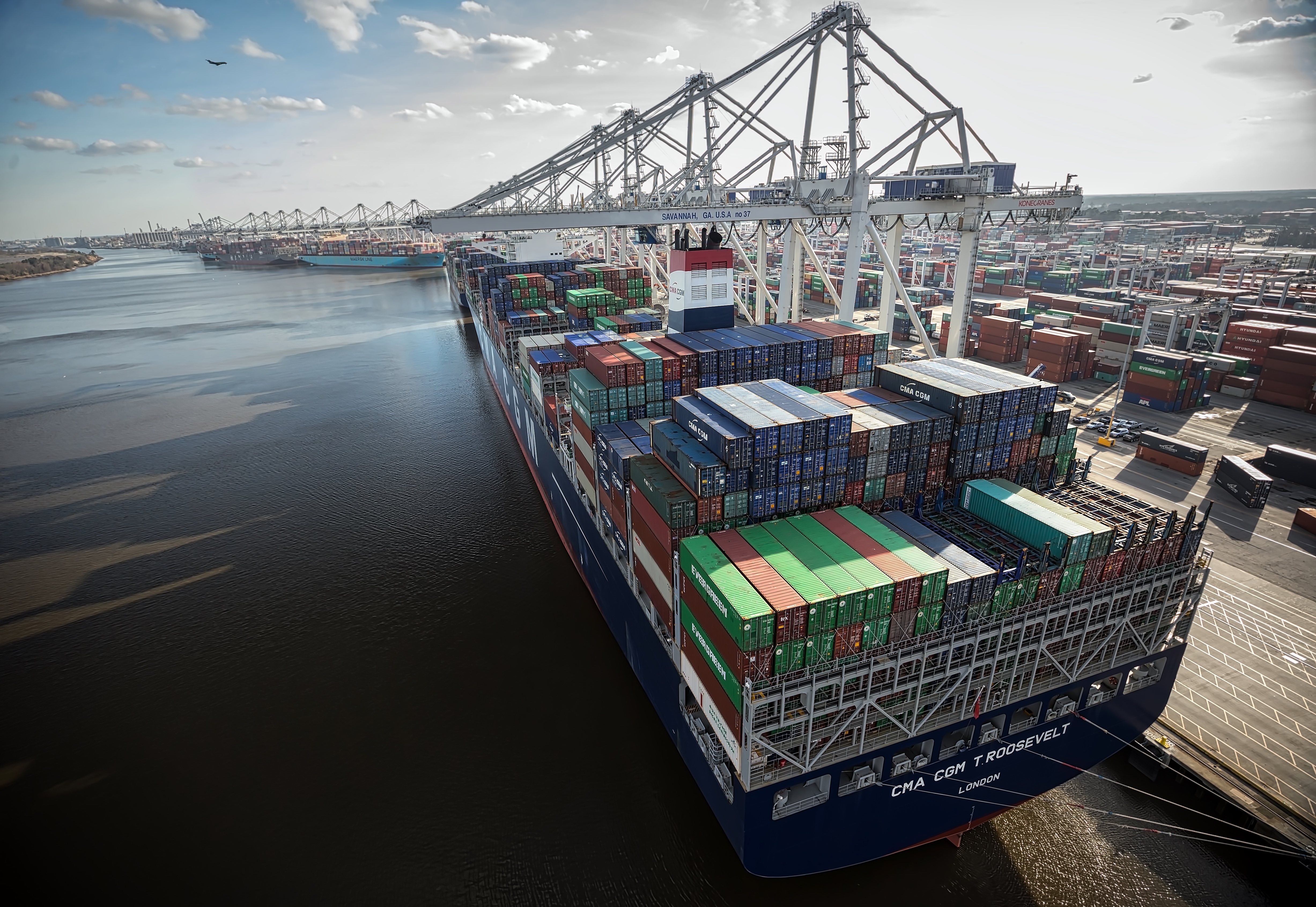 Savannah port, river