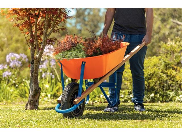 Carrinho de Mão Tramontina com Caçamba Funda Plástica Laranja 55 L - 2