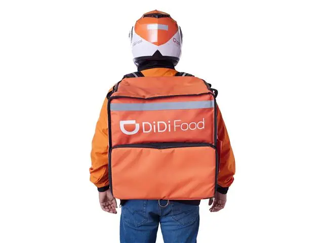 Combo DiDi: Mochila Expandible + Chamarra