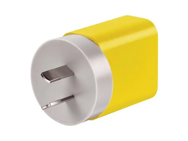 Adaptador Universal Con 3 Puertos USB-A 2.4A