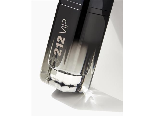 Perfume 212 Vip Black Eau de Parfum Masculino 200ML - 4