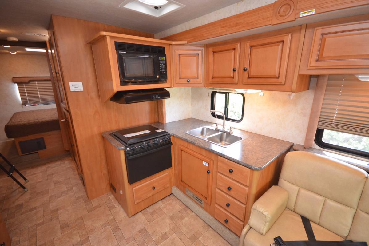 2011 Fleetwood Jamboree Sport 31N, 7