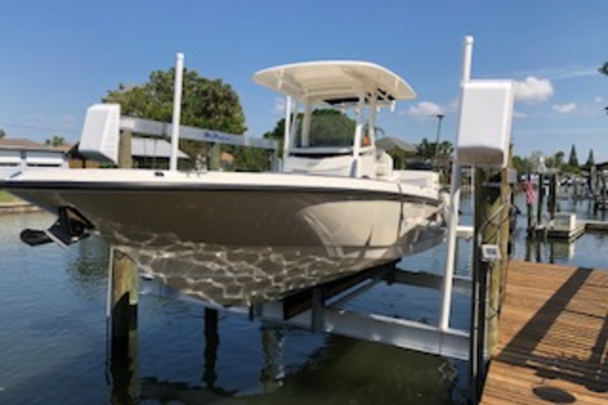2016 Boston Whaler Dauntless, 0