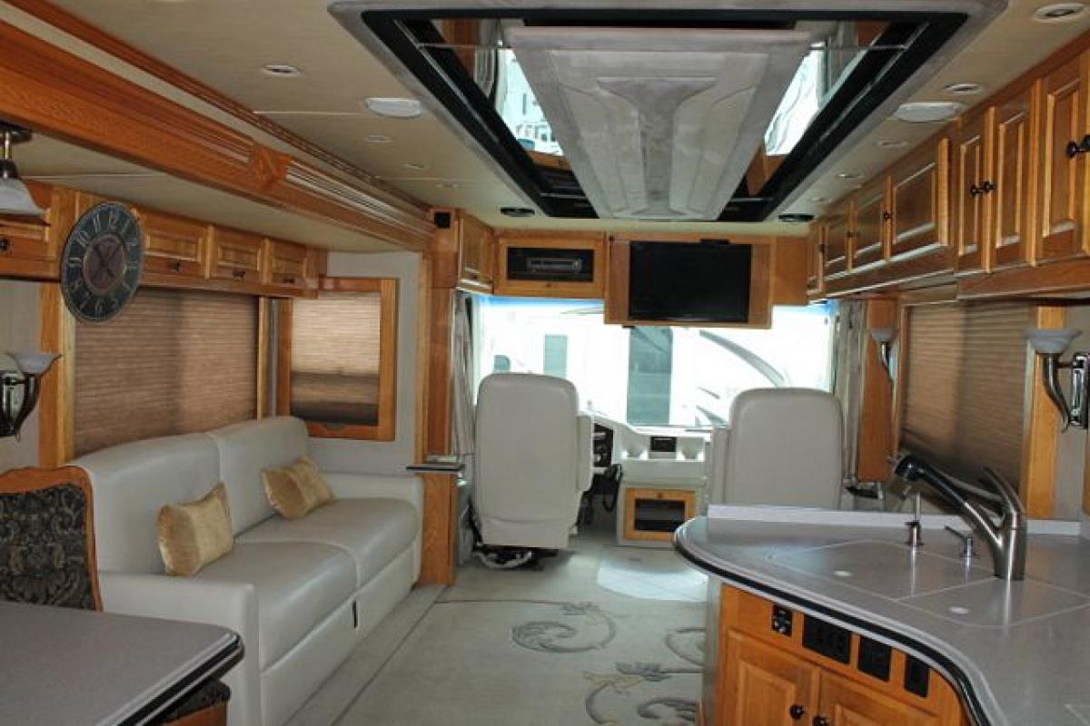 2004 MONACO EXECUTIVE, 2