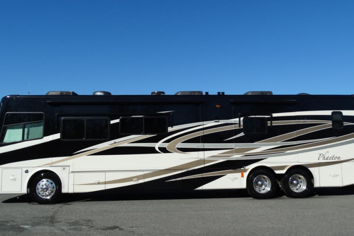 2012 Tiffin Motorhomes Phaeton, 3