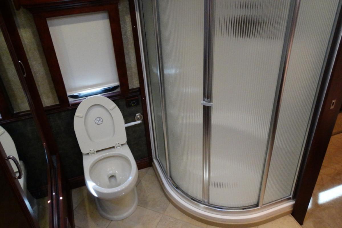 2012 Tiffin Motorhomes Phaeton, 9