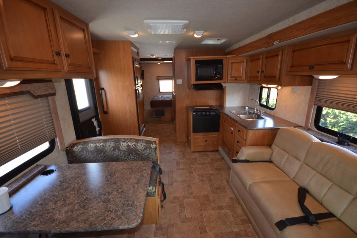 2011 Fleetwood Jamboree Sport 31N, 6