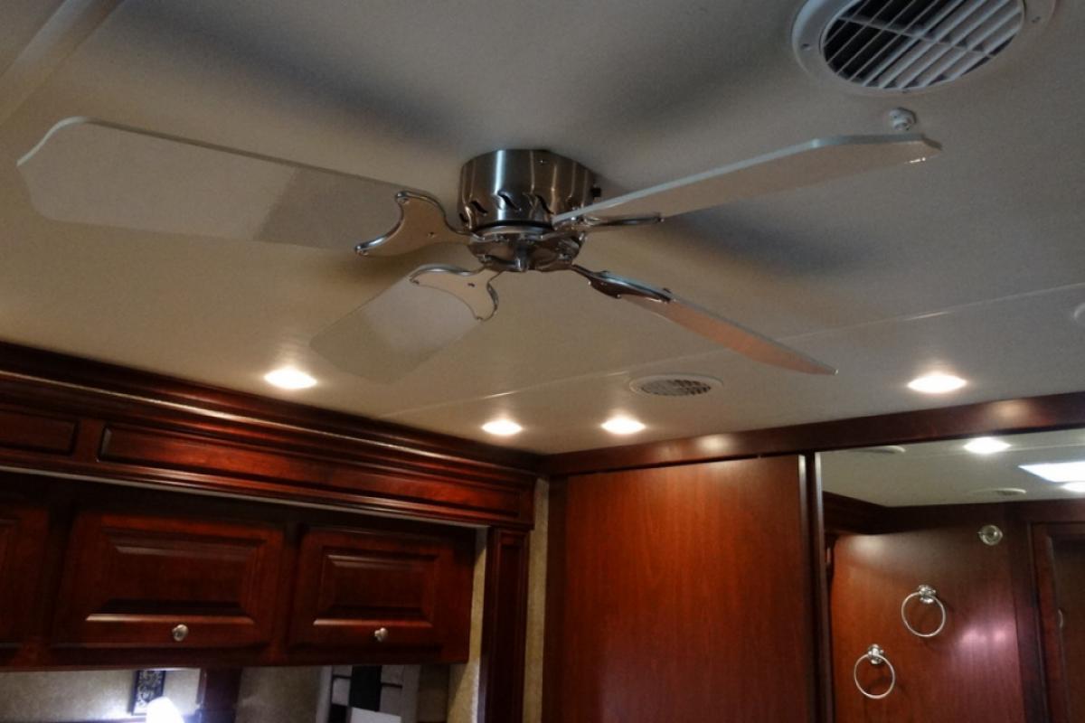 2012 Tiffin Motorhomes Phaeton, 11