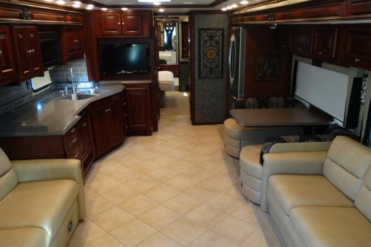 2012 Tiffin Motorhomes Phaeton, 10