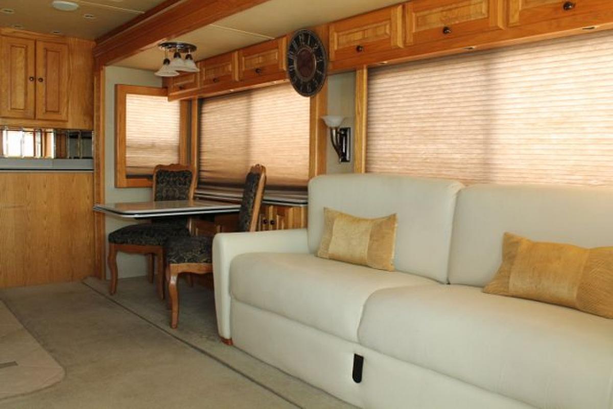 2004 MONACO EXECUTIVE, 5
