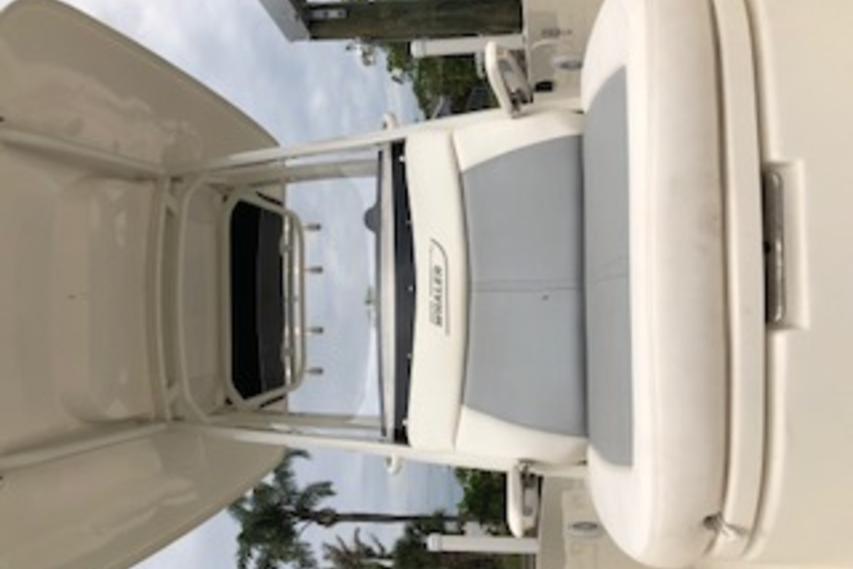 2016 Boston Whaler Dauntless, 15