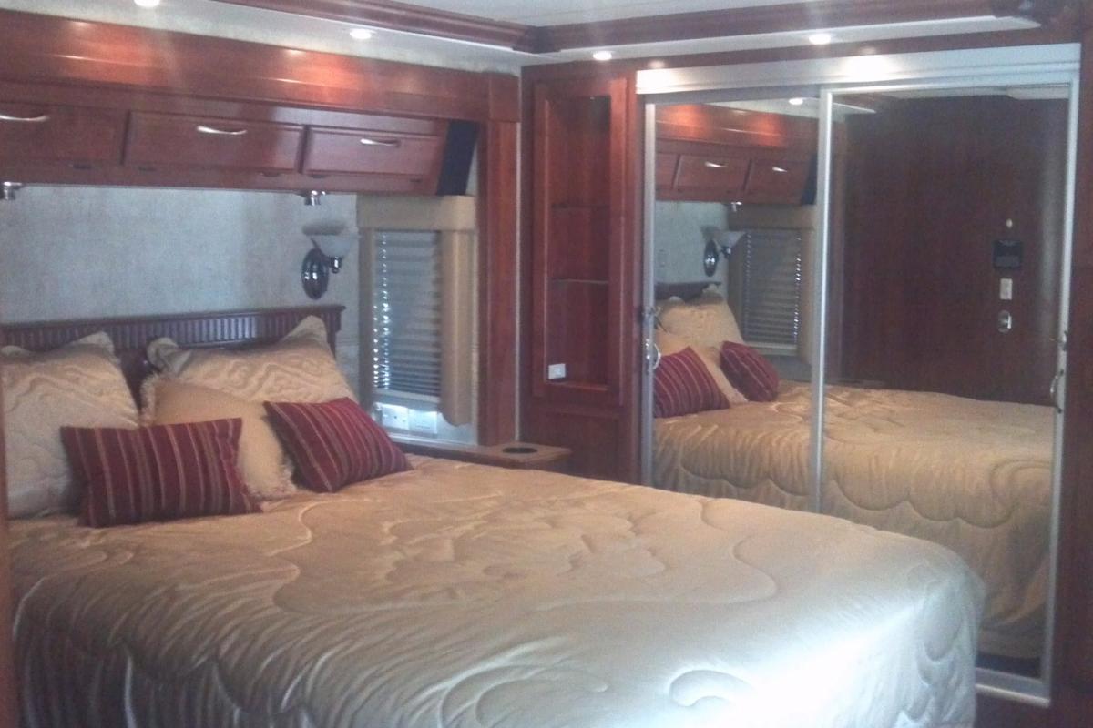 2006 Fleetwood Discovery 39V, 8