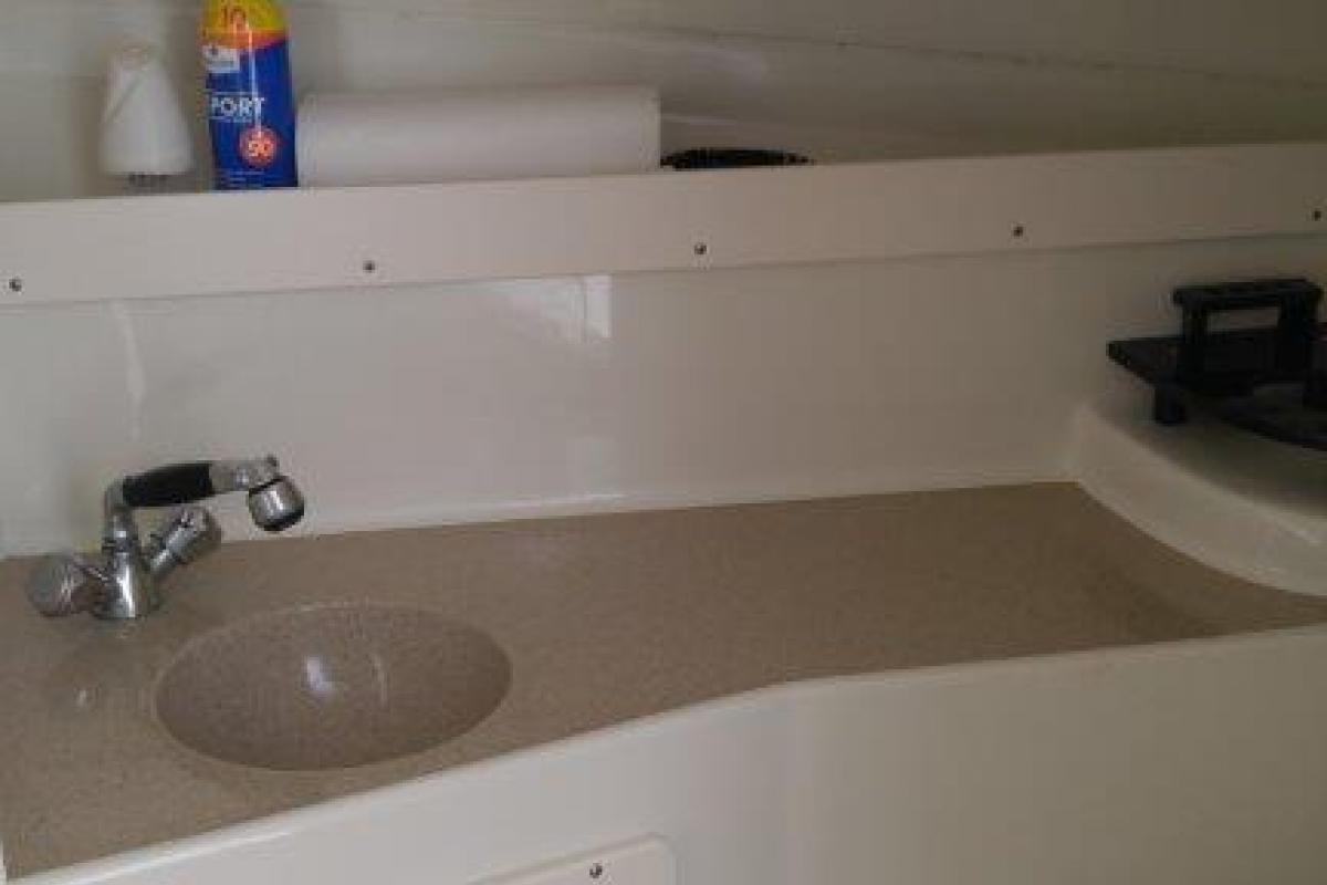 2003 Hydra-Sports 2800 Vector W/A, 4
