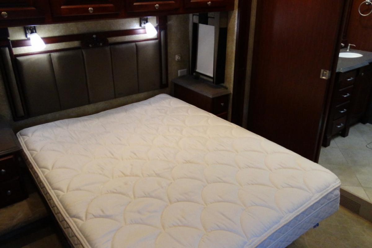 2012 Tiffin Motorhomes Phaeton, 7