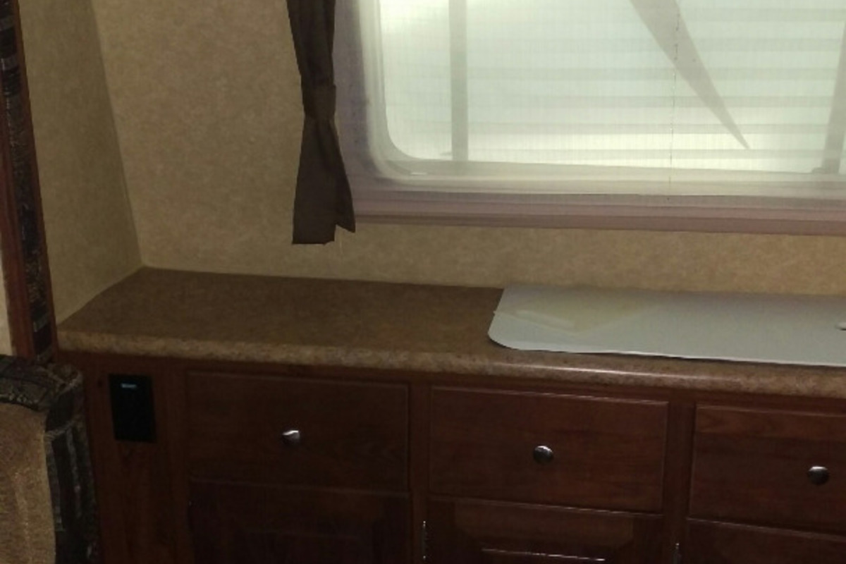 2011 Rockwood Ultra Lite Series M-2608SS, 4
