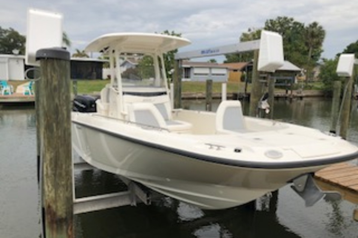 2016 Boston Whaler Dauntless, 23