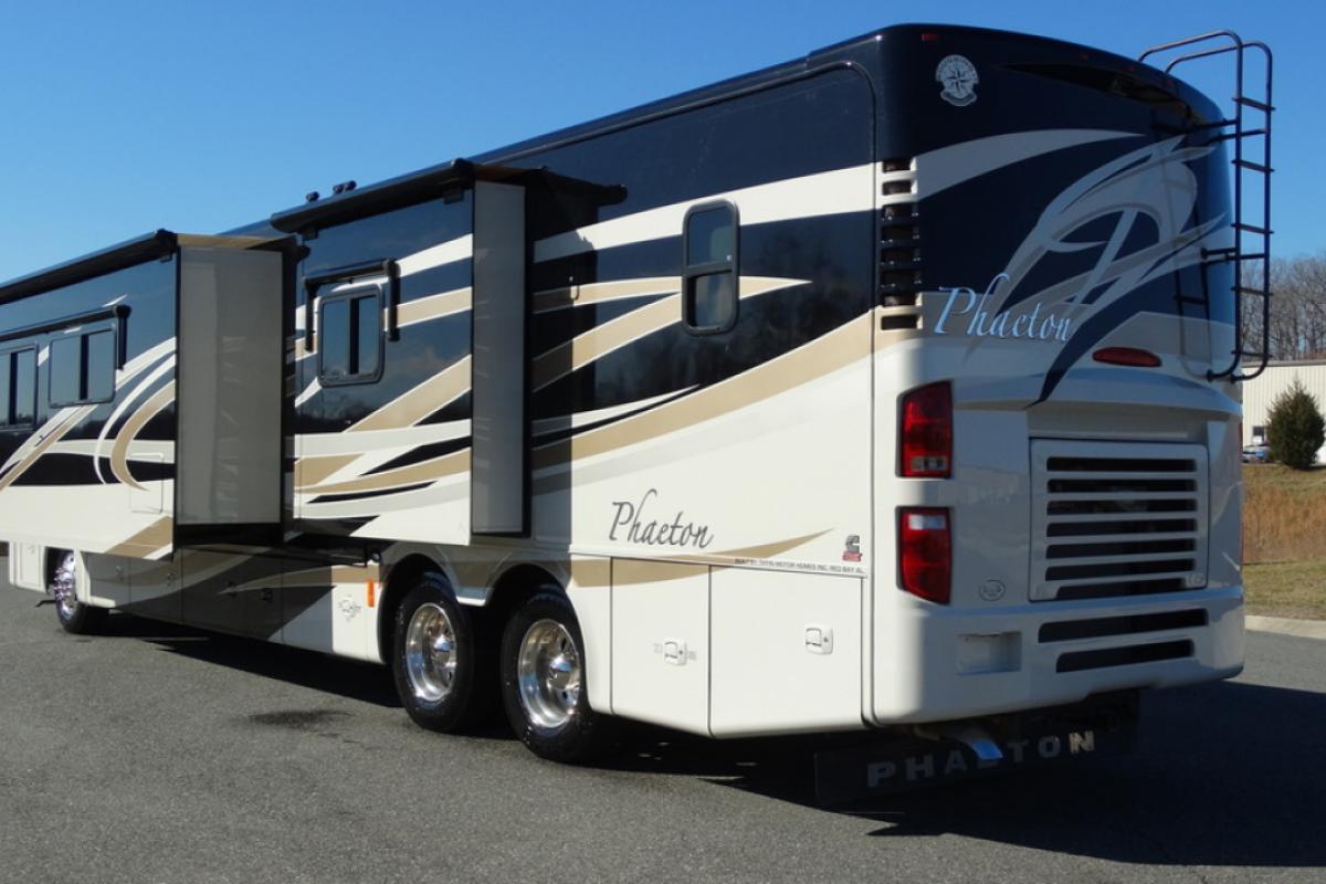 2012 Tiffin Motorhomes Phaeton, 5